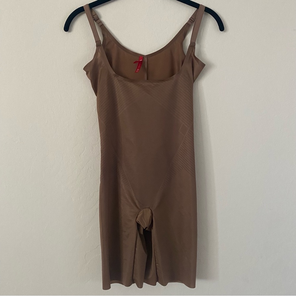 Thinstincts 2.0 Firm Control Open-Bust Bodysuit size XS